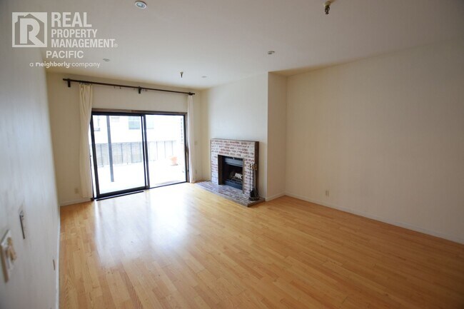 Building Photo - Remodeled One-Bedroom on Lake Merritt