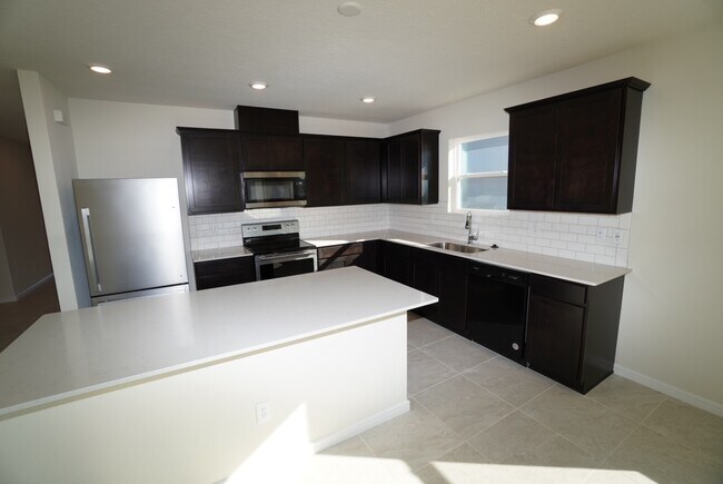 Building Photo - 1580 Aspen Ave