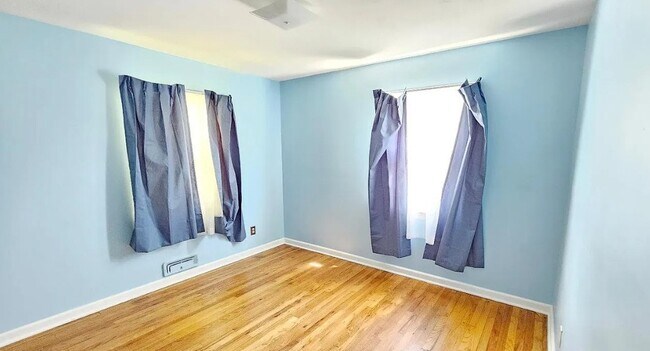 Building Photo - 427 Valentine St