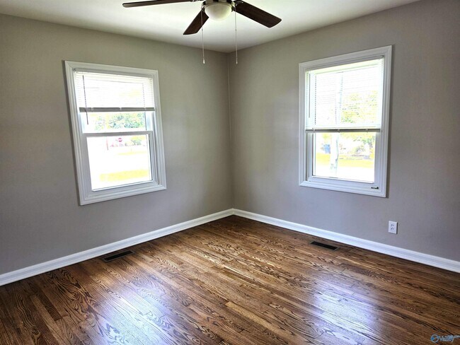 Building Photo - 507 Redbud Dr NW