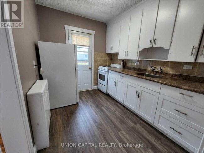 Building Photo - 30 Lasalle Ct