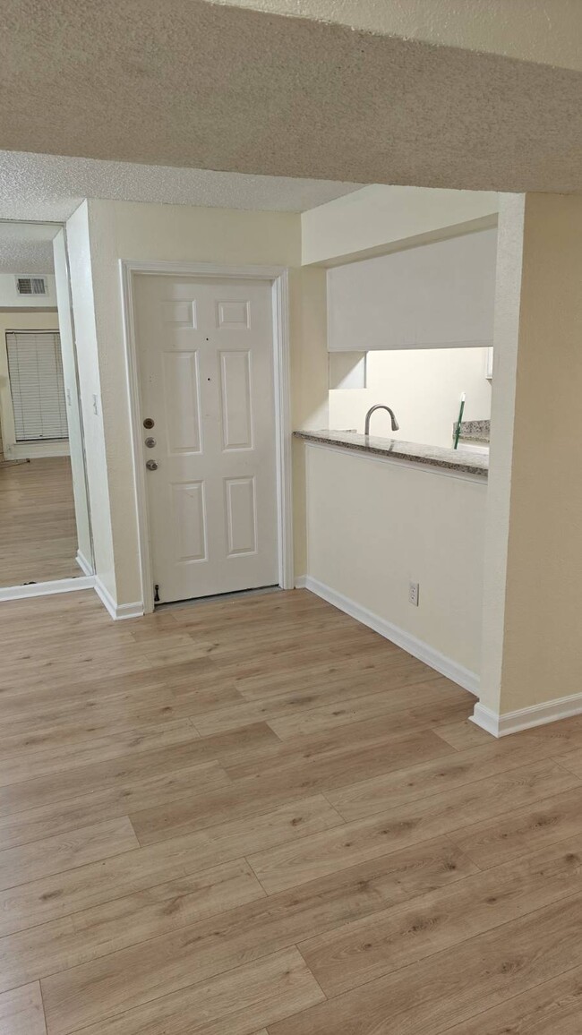 Entrance & Dining area - 11470 Audelia Rd