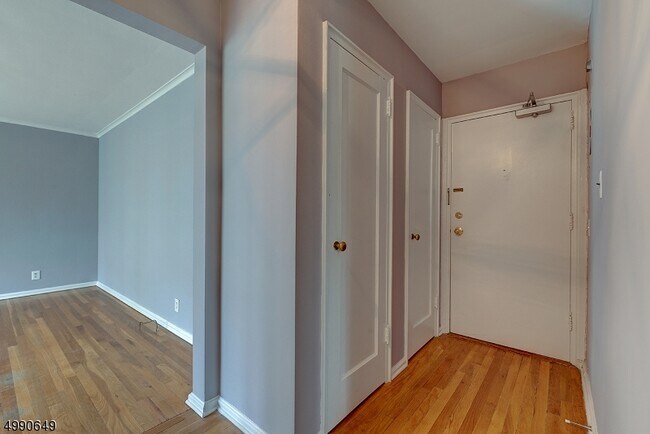 Building Photo - 349 Bloomfield Ave