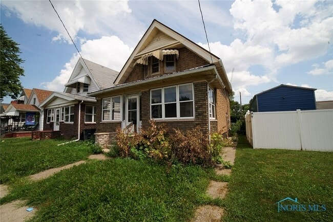 Building Photo - 3412 Maple St