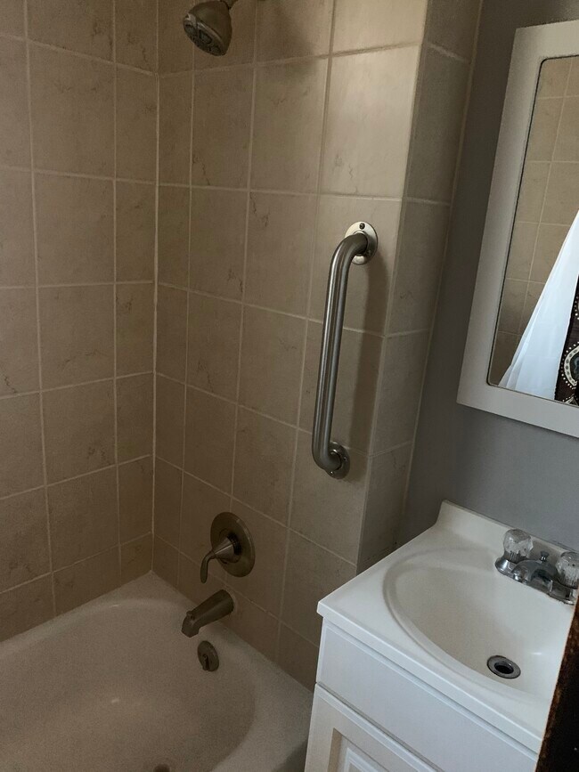 Updated bathroom - 1920 W Argyle St