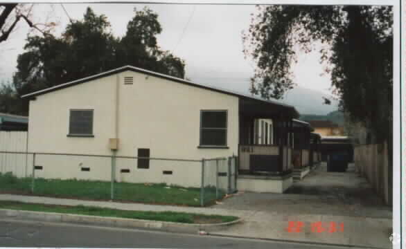 Primary Photo - 921 W Walnut Ave