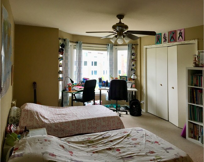 Building Photo - 401 Ascot Dr