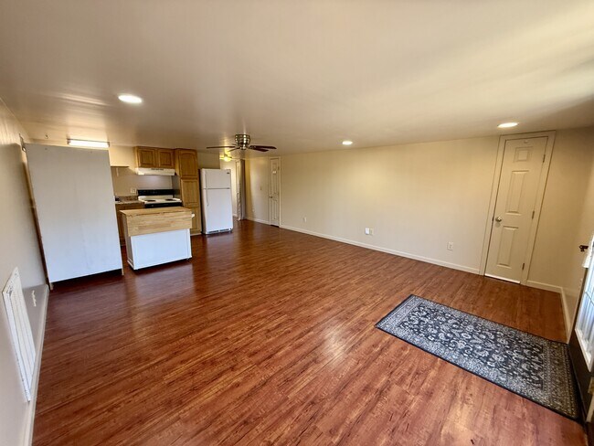 Foto del edificio - 3515 Mint Rd