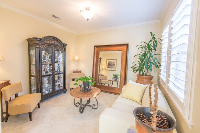 Building Photo - 209 Plaza Salinas