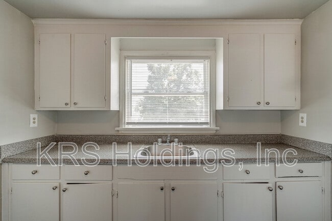 Building Photo - 5435 Remuda Dr