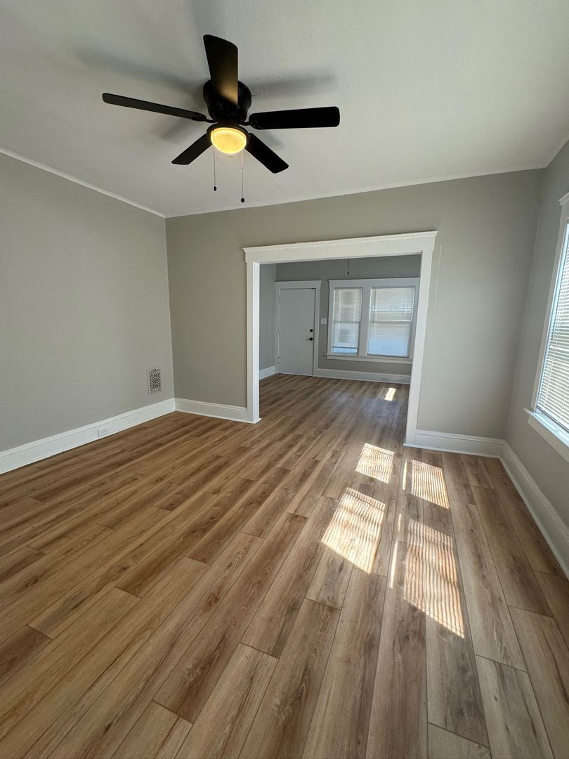 1462 E 175th St Cleveland, OH 44110 – photo 3
