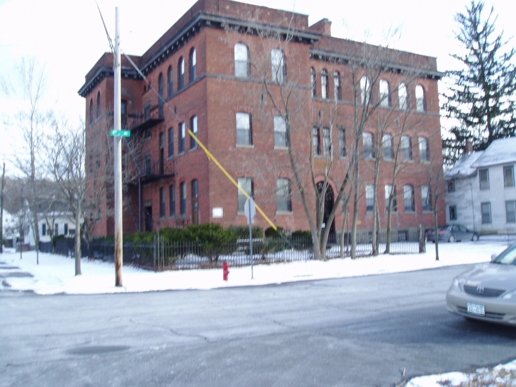 Building Photo - 432 4th Ave