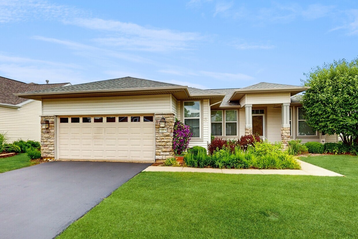 Foto principal - 12214 Plum Grove Rd