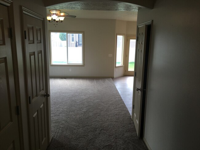 Building Photo - Perfect Home in a Great Location