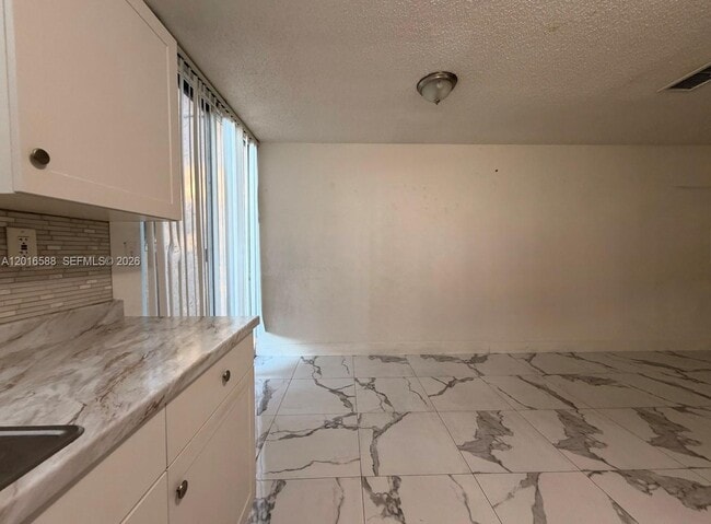 Foto del edificio - 6170 SW 68th St