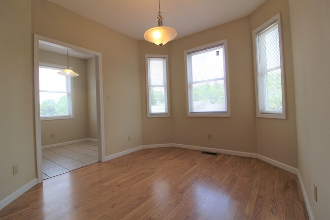 Building Photo - 2 bed/2 bath condo near Medical Center - A...