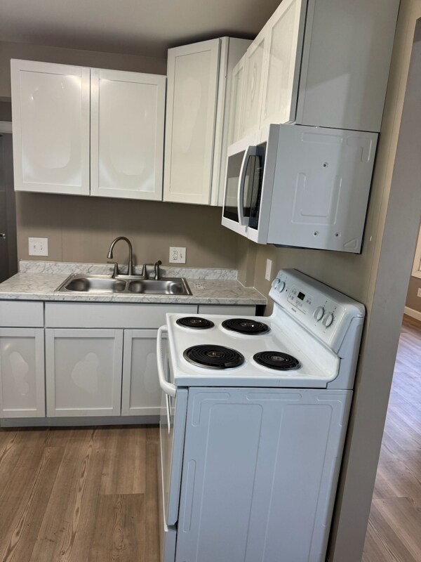 Foto del edificio - 1617 Lawton Ave