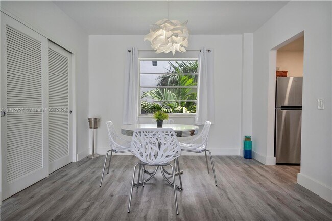 Foto del edificio - 9700 W Bay Harbor Dr