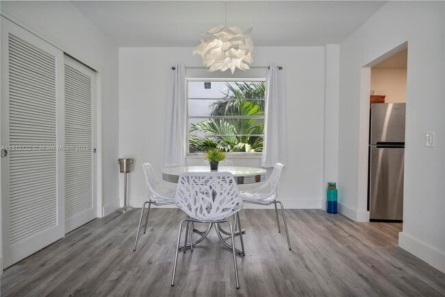 Building Photo - 9700 W Bay Harbor Dr