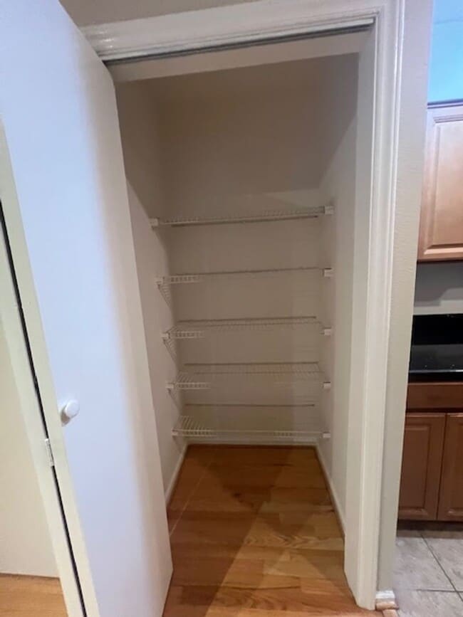 Building Photo - LOVELY 1 BEDROOM 1 BATH CONDO