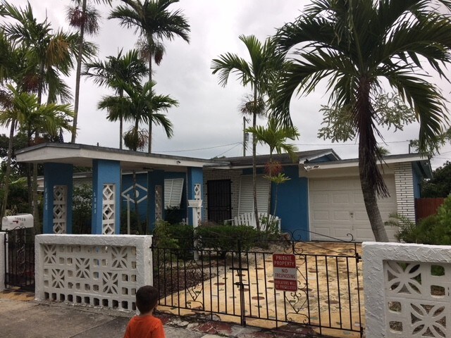 Foto principal - 10820 W Old Cutler Rd