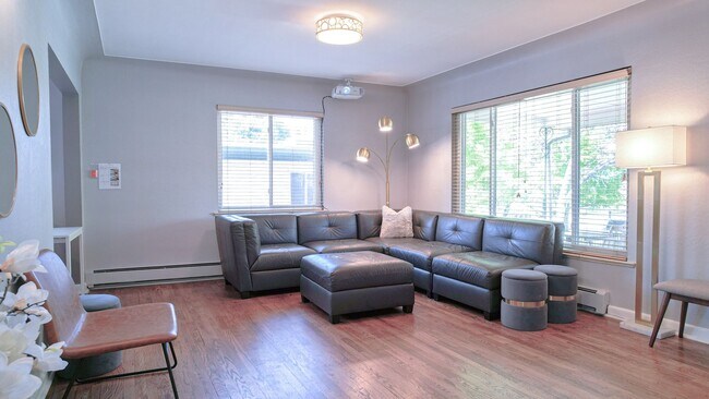 Building Photo - 5 Bed 3 Bath | Denver Cheery Creek | Mid-c...