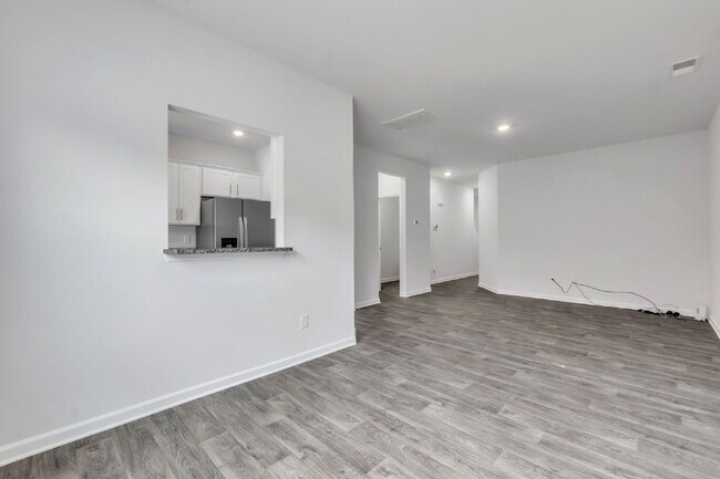 Foto del edificio - Beautiful 3 BR / 2.5 BA Townhome with Patio & Community Amenities $1,699/mo rent**