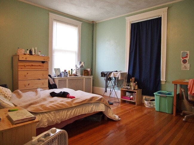 Building Photo - Brighton 4 Bed 2 Bath available 9/1