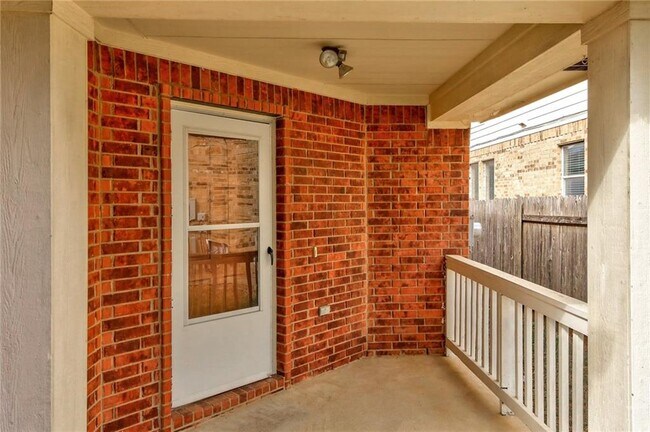 Foto del edificio - 1608 Bush Coat Ln