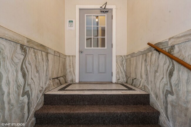 Foto del edificio - 4954 W Augusta Blvd