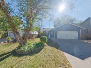 Building Photo - 227 W Mallard Dr