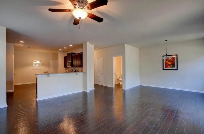 Foto del edificio - 84 Harrison Dr