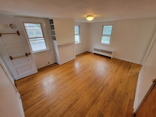 Building Photo - 5 Geiser Rd