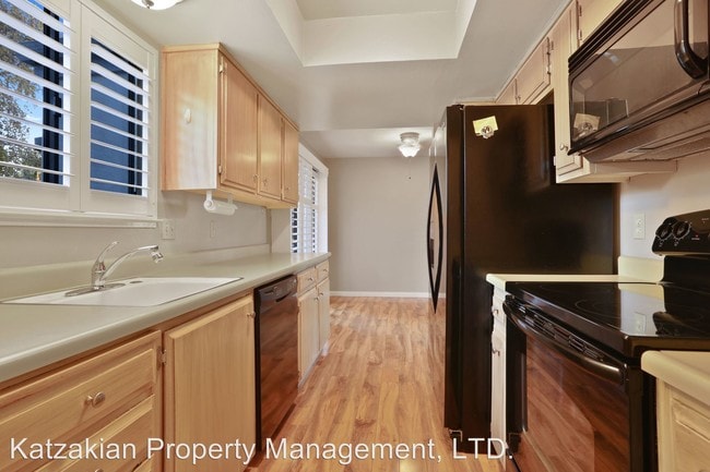 Building Photo - 3532 W Benjamin Holt Dr