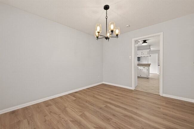 Foto del edificio - 13418 Paradise Valley Dr