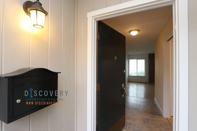 Foto del edificio - Mid-Century Contemporary 3 Bedroom Ranch S...