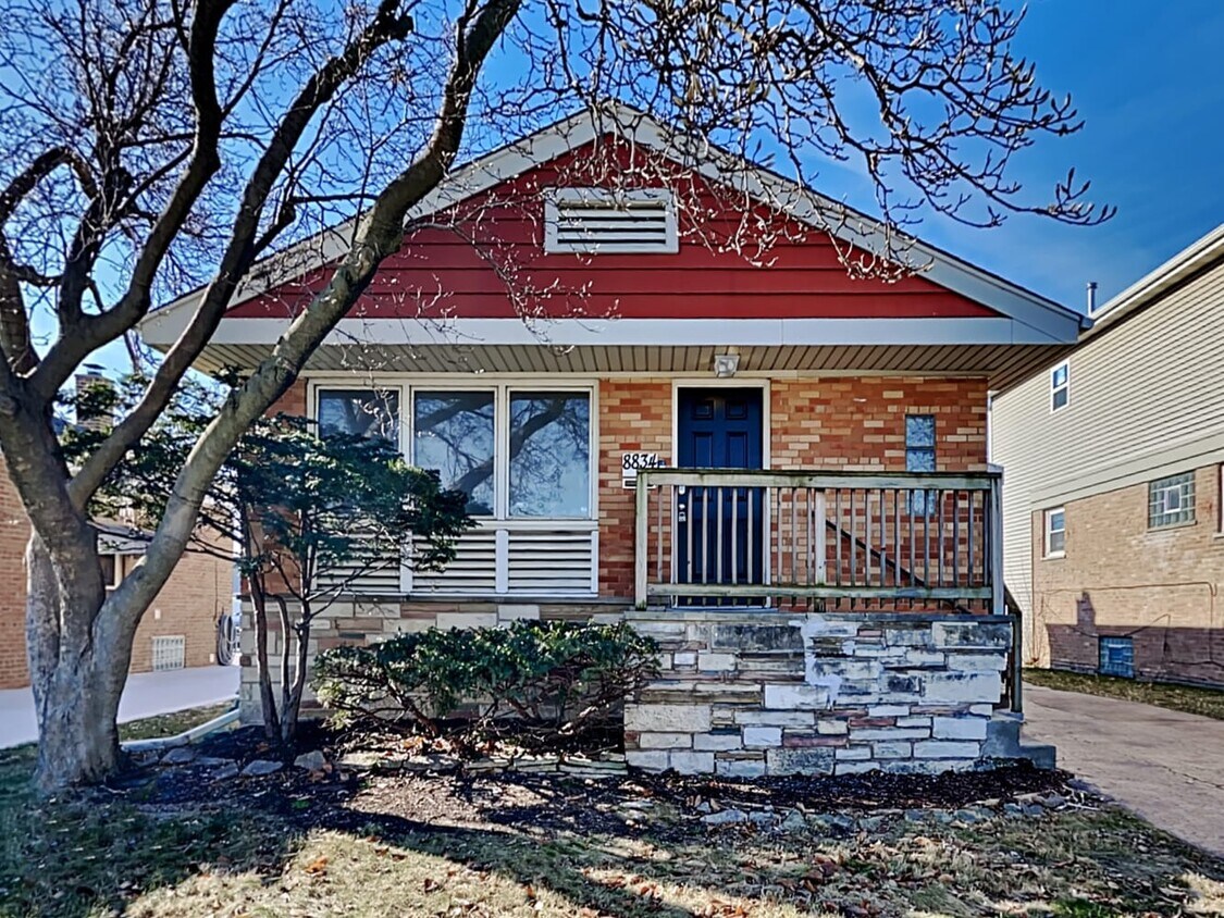 8834 S Troy Ave House Rental in Evergreen Park, IL