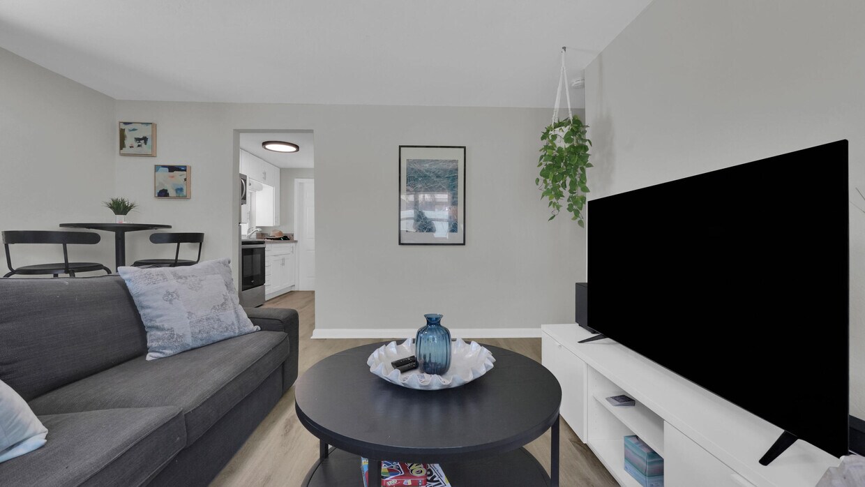 Foto principal - 717 SW 2nd Ct