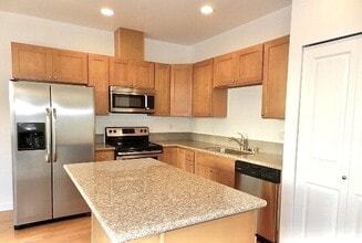 Building Photo - 8007 Cirque Dr W