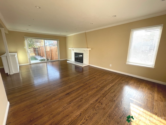 Building Photo - 4BD/2.5BA Spacious Foster City Home with Huge Backyard + Hot Tub
