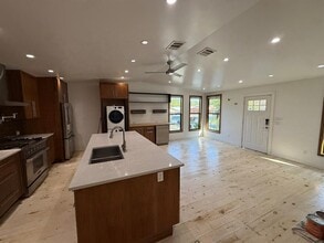Building Photo - 5411 Manor Rd