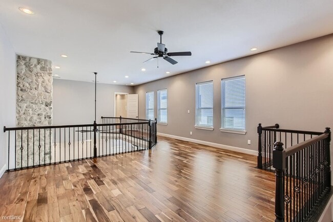 Building Photo - 5 br, 3 bath House - 1925 Euclid Avenue El...