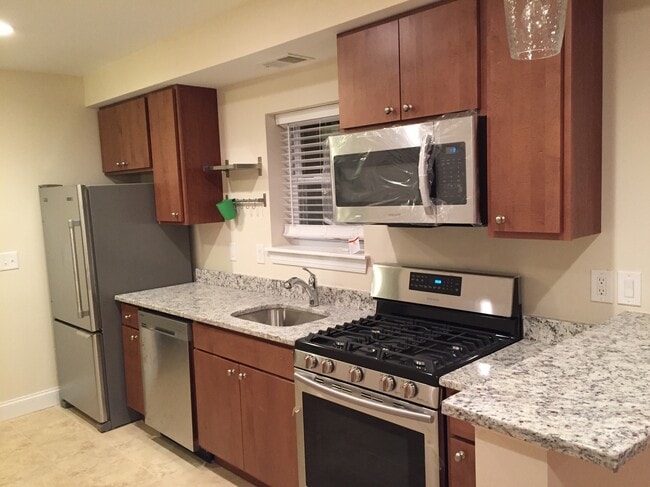 Building Photo - Naylor Rd Apts