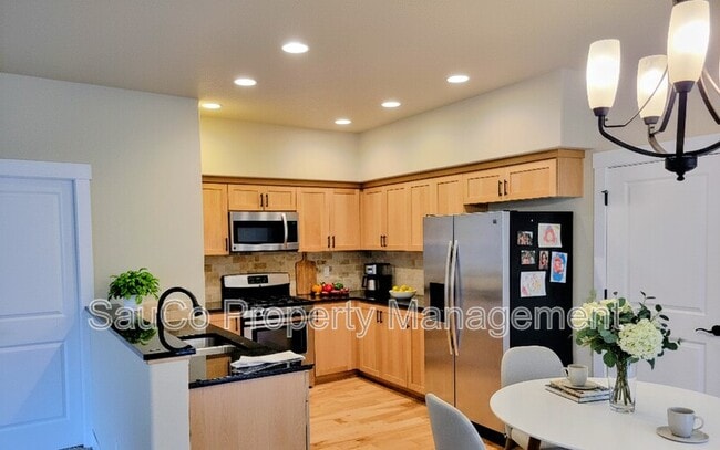 Building Photo - 322 SW Marsuda Terrace