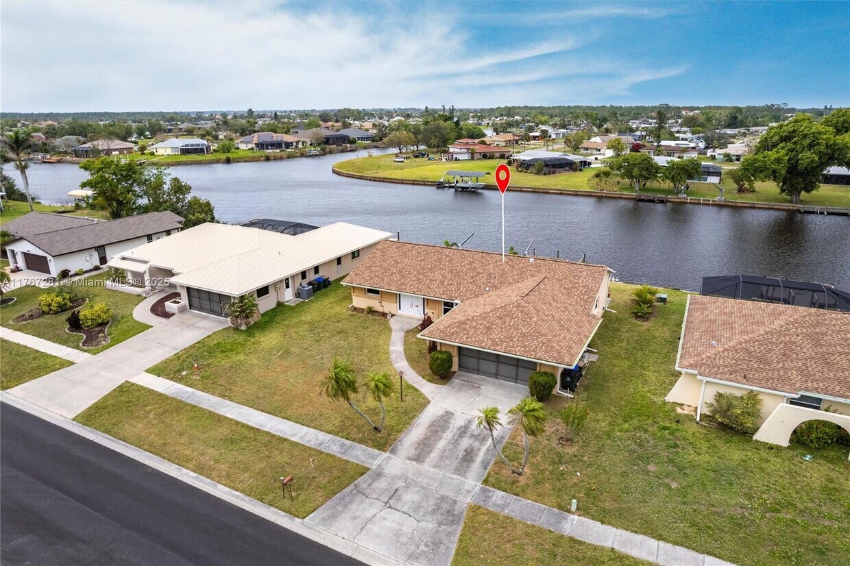 Foto principal - 6860 Kenwood Dr