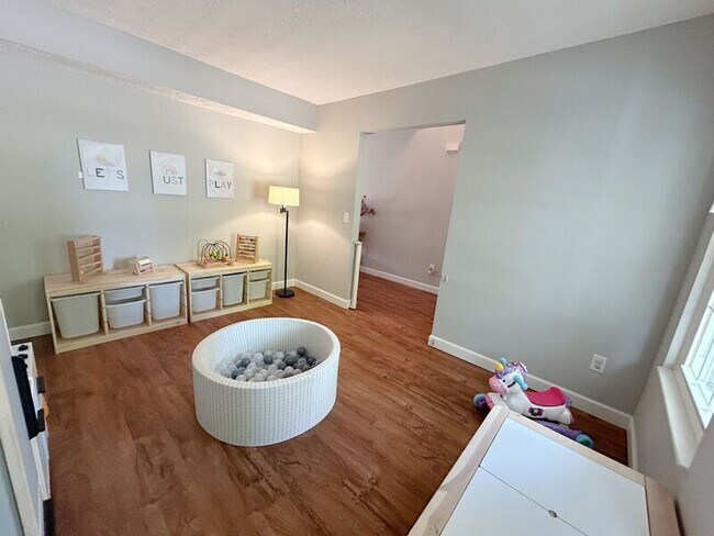 Building Photo - 282 Hess Ct