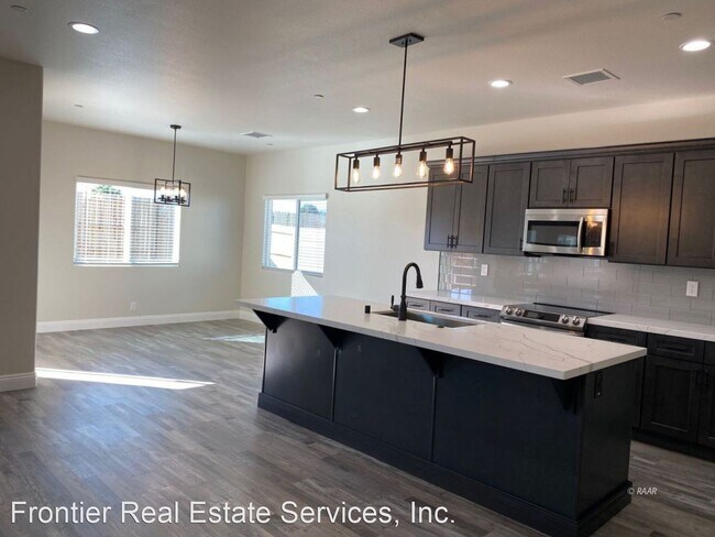 Foto del edificio - 4 br, 2 bath House - 1034 Ocean Ave