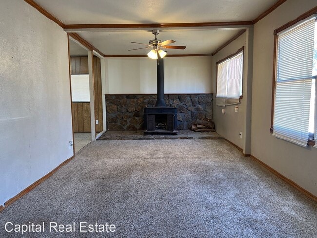 Building Photo - 2 br, 1.5 bath House - 3220 SE 21st Street