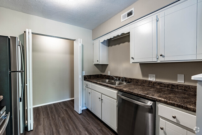 Z357 2BR 2B 884Sq ft. Kitchen - Haynes Manor Apartments