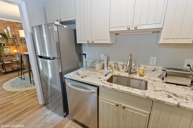 Foto del edificio - 4340 Cedar Springs Rd